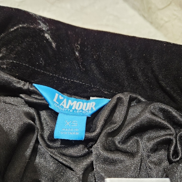 L'Amour Pocket Black Velvet Mini Skirt - Picture 5 of 10